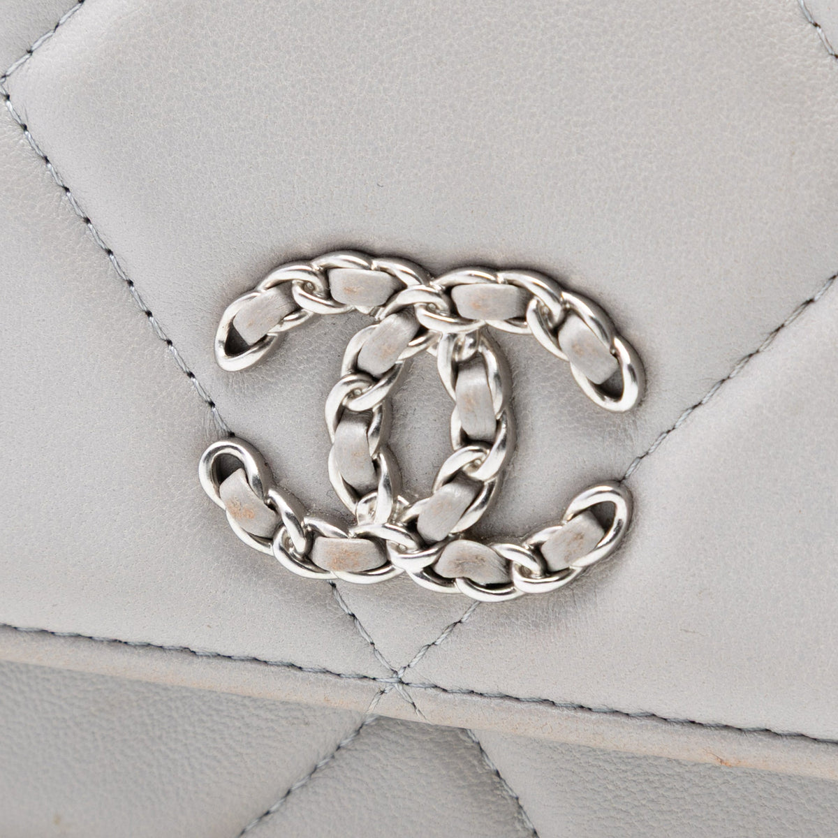 19 Wallet on Chain Quilted Lambskin