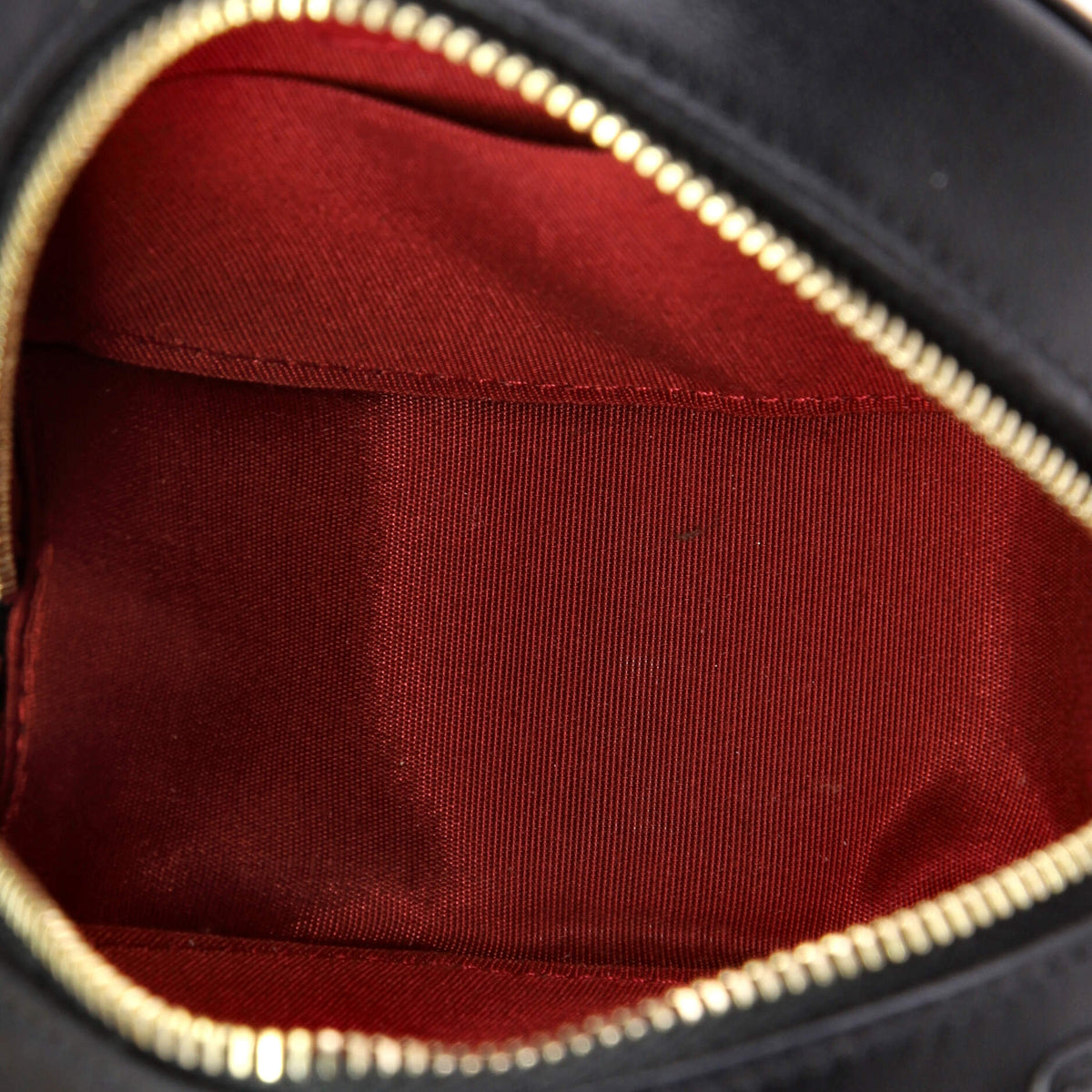 19 Round Clutch with Chain Quilted Leather