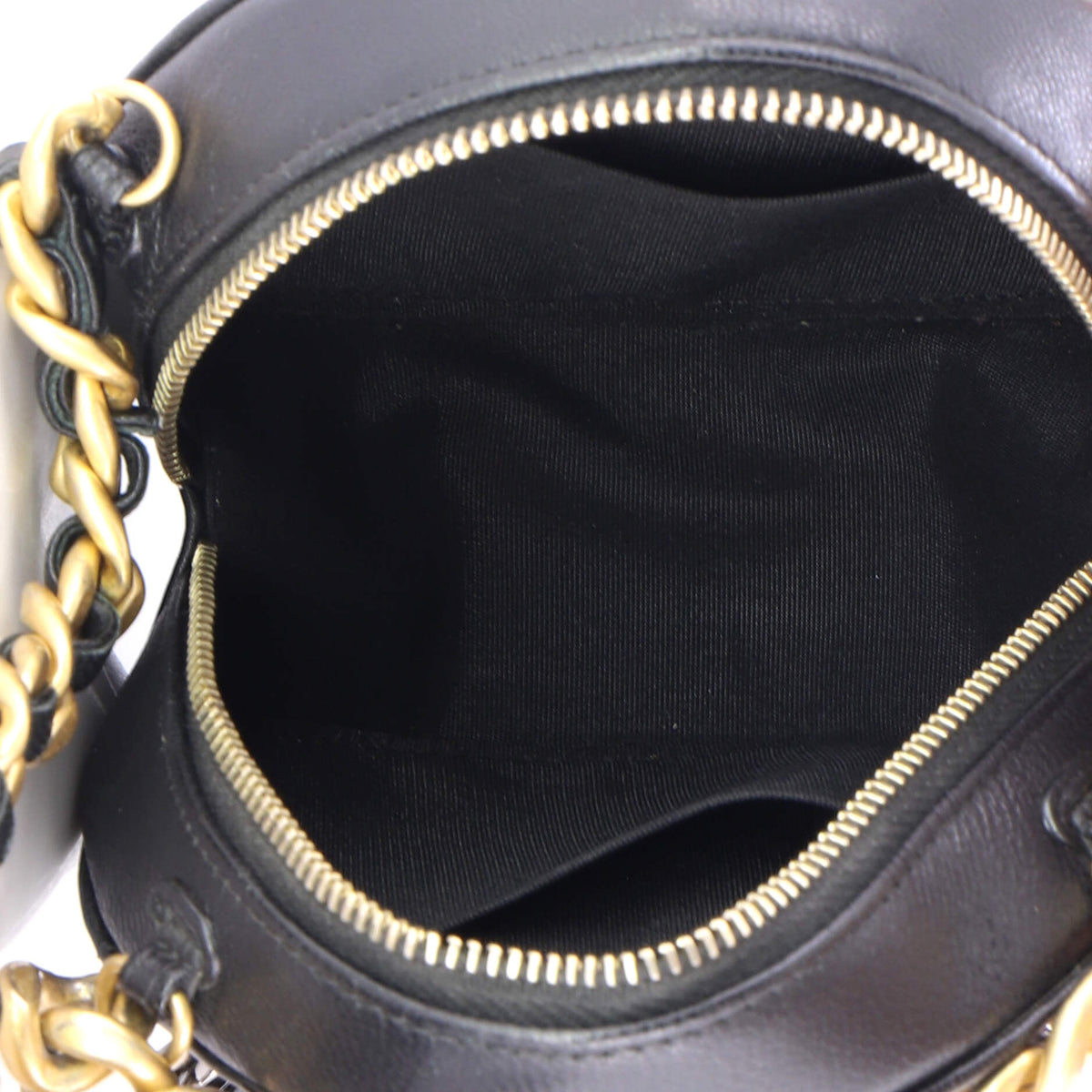 19 Round Clutch with Chain Quilted Leather