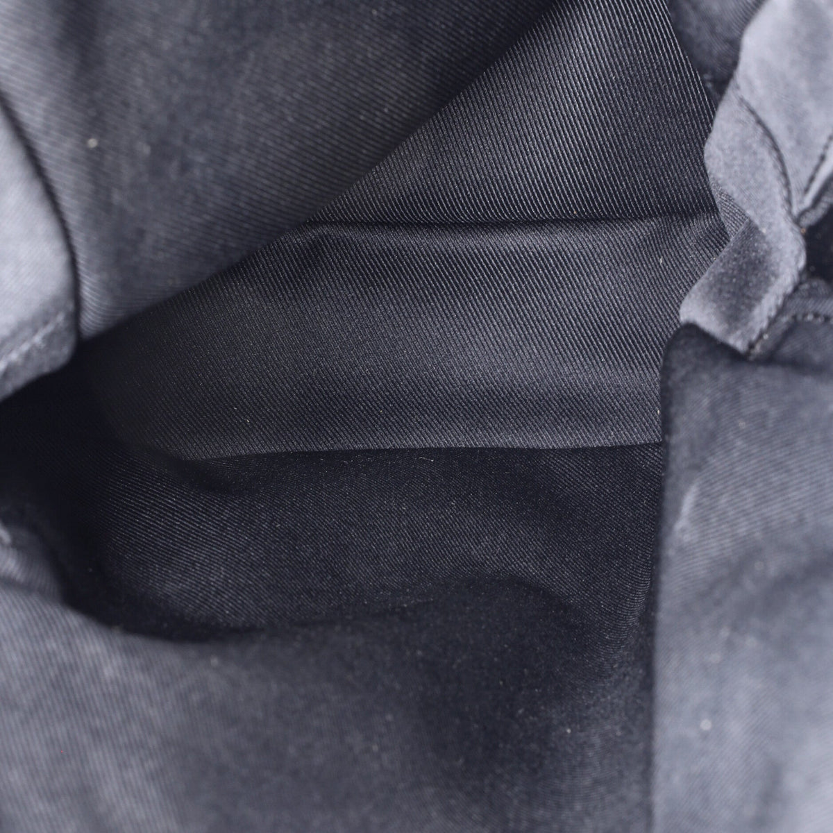 Avenue Sling Bag Taiga Leather