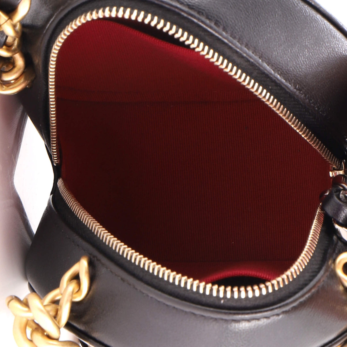 19 Round Clutch with Chain Quilted Leather