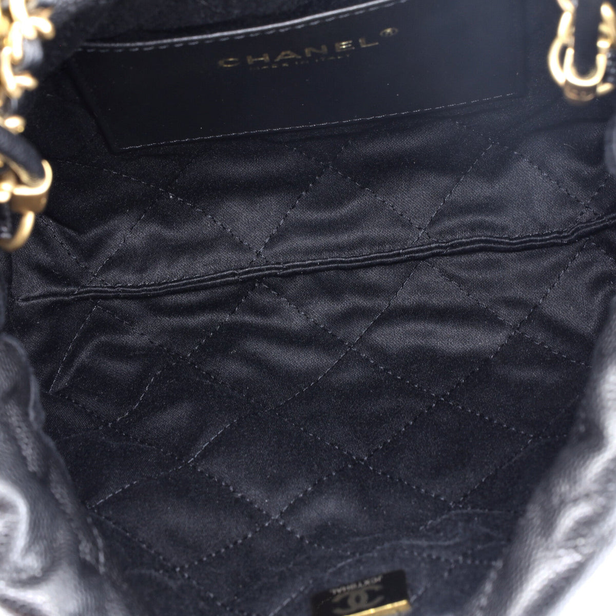 22 Chain Hobo Quilted Caviar Mini