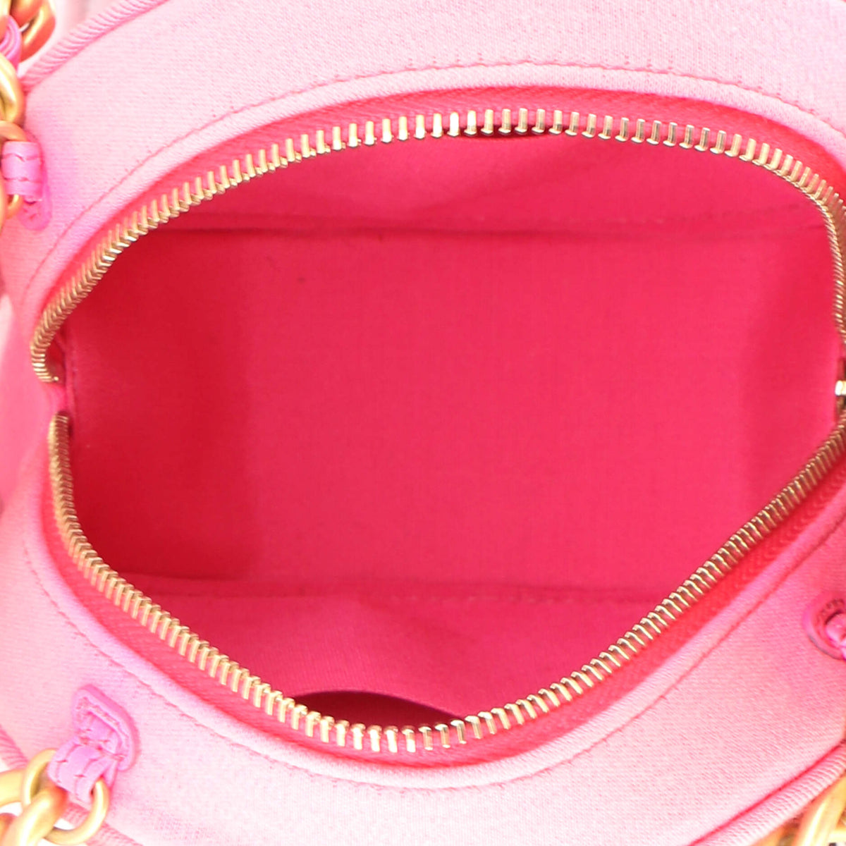 19 Round Clutch with Chain Quilted Jersey