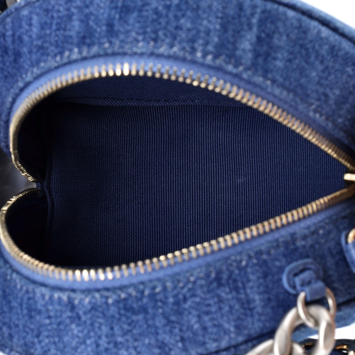 19 Round Clutch with Chain Quilted Denim
