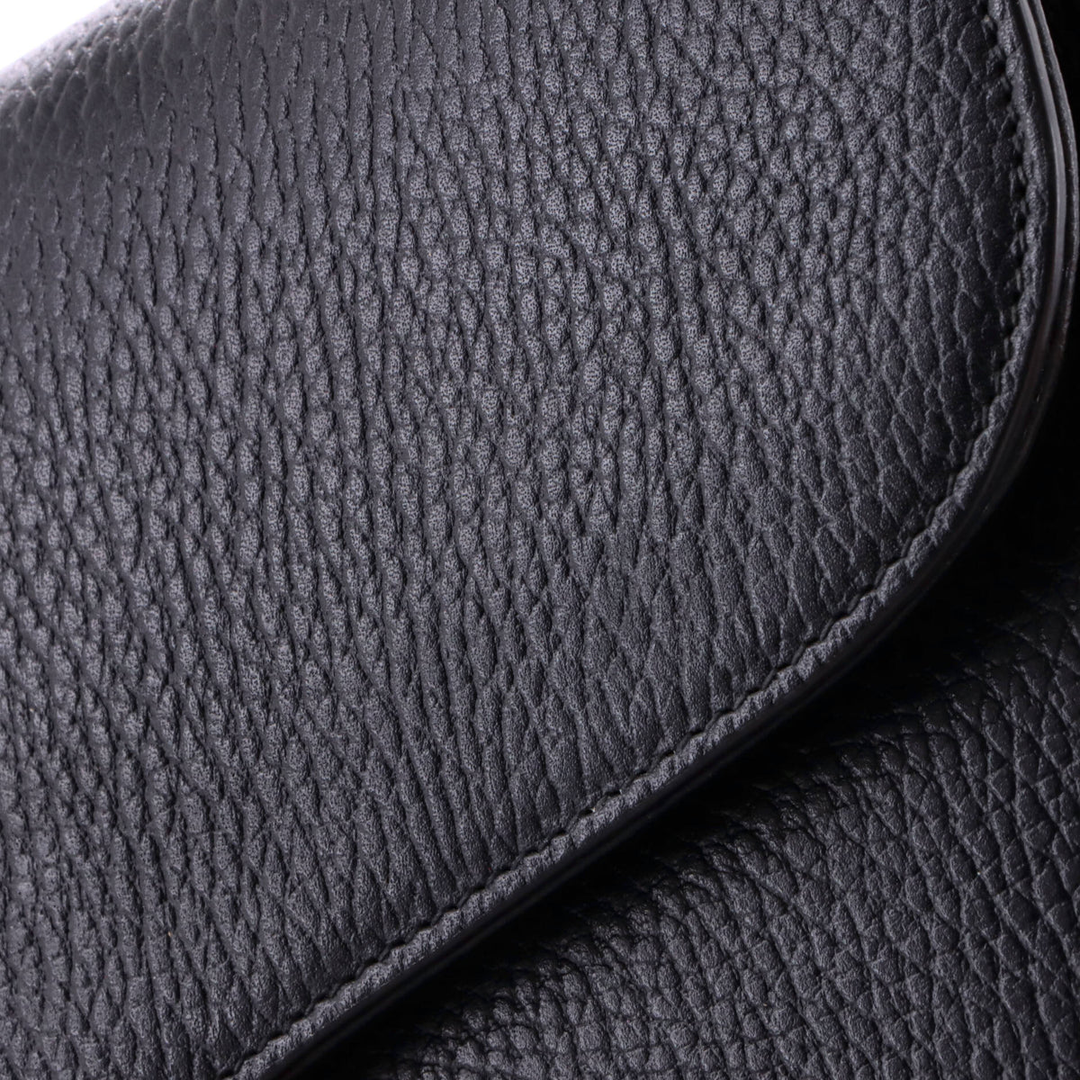 Interlocking Shoulder Bag Leather Medium