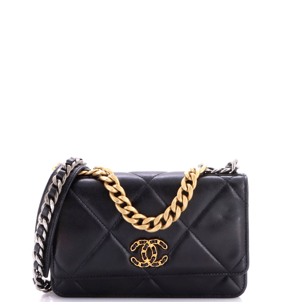 19 Wallet on Chain Quilted Lambskin
