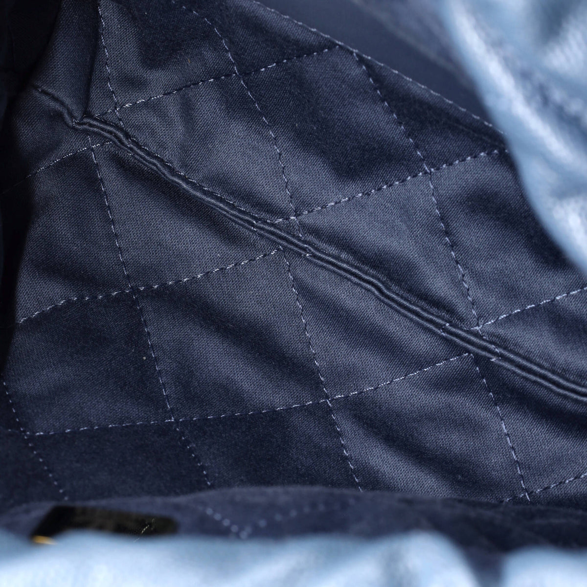 22 Chain Hobo Quilted Caviar Mini
