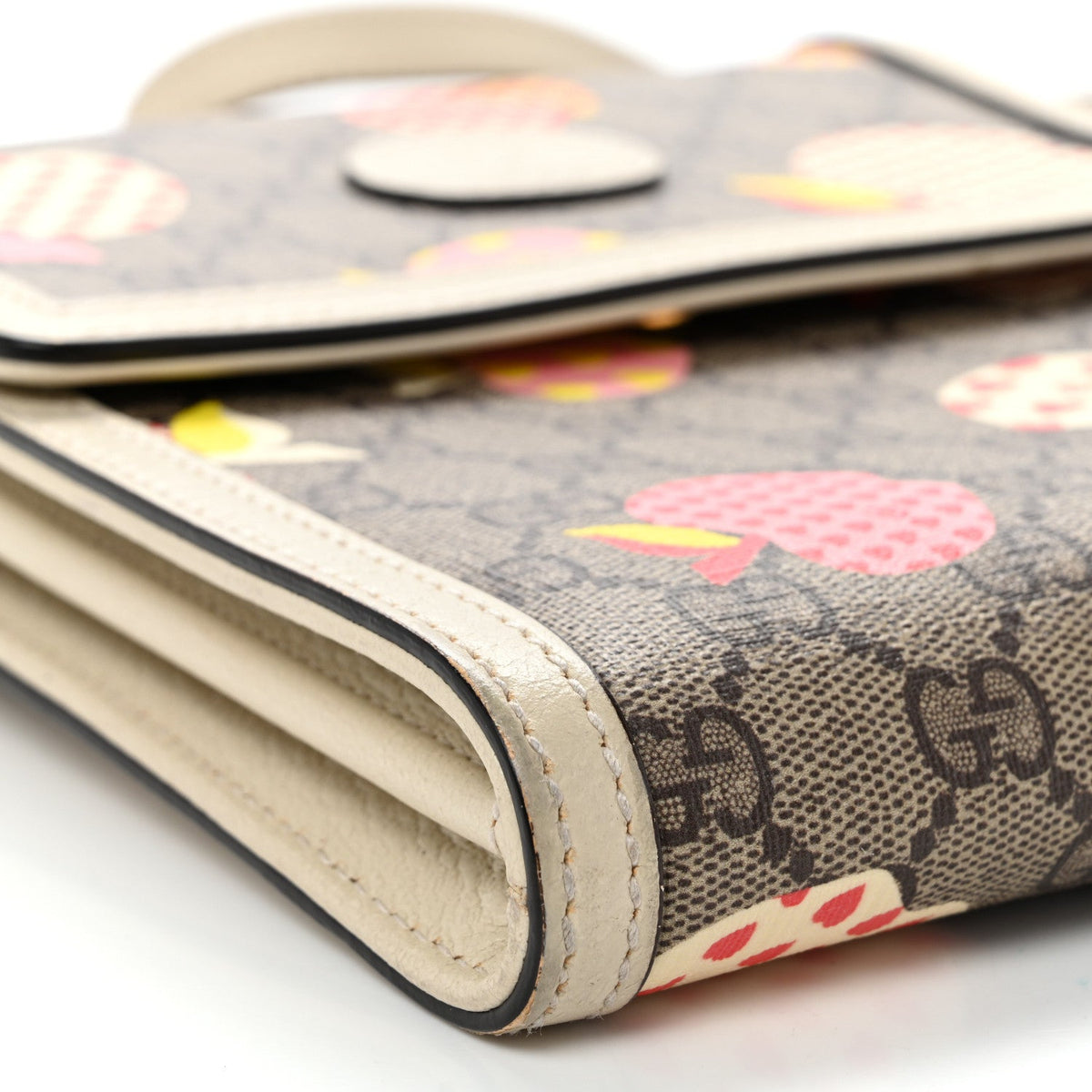 GG Supreme Monogram Les Pommes Retro Interlocking G Les Pommes Messenger Bag Beige Multicolor Mystic White