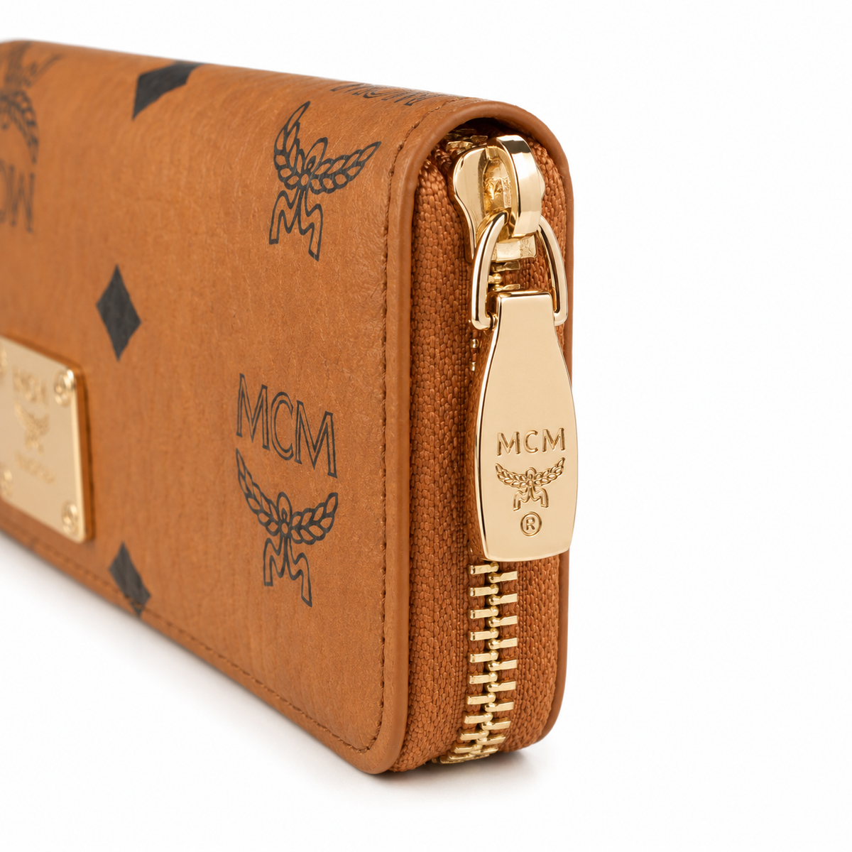MCM Visetos Zip Wallet in Cognac – Classic Monogram Coated Canvas Short Wallet with Gold Plaque, 11x8.5x2cm