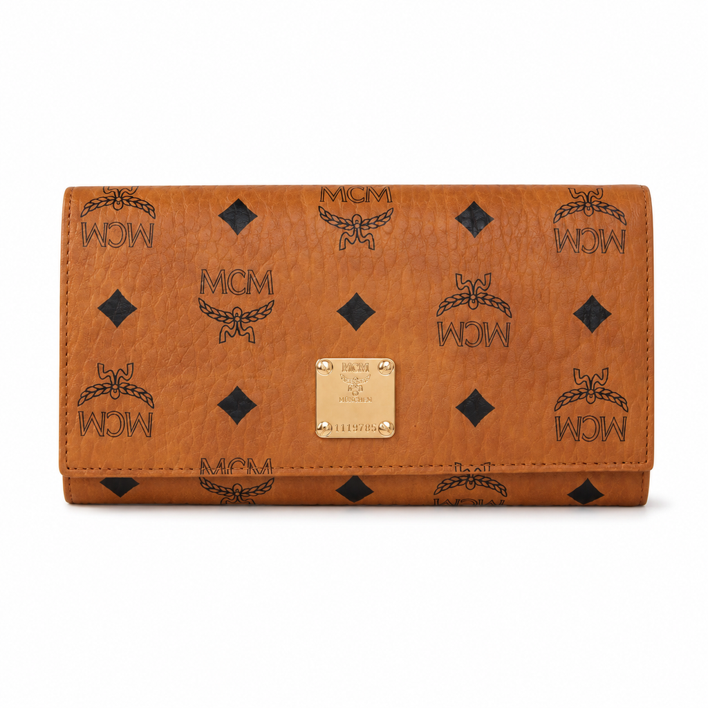 MCM Small Tracy Trifold Wallet in Visetos – Classic White Coated Leather Long Wallet with Gold Plaque, 19x10cm
