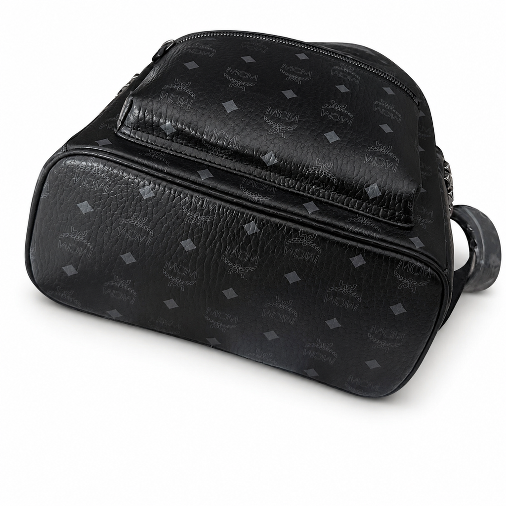 MCM Medium Stark Backpack in Visetos Black – Classic Monogram Side Studs Backpack, 38x30x13cm