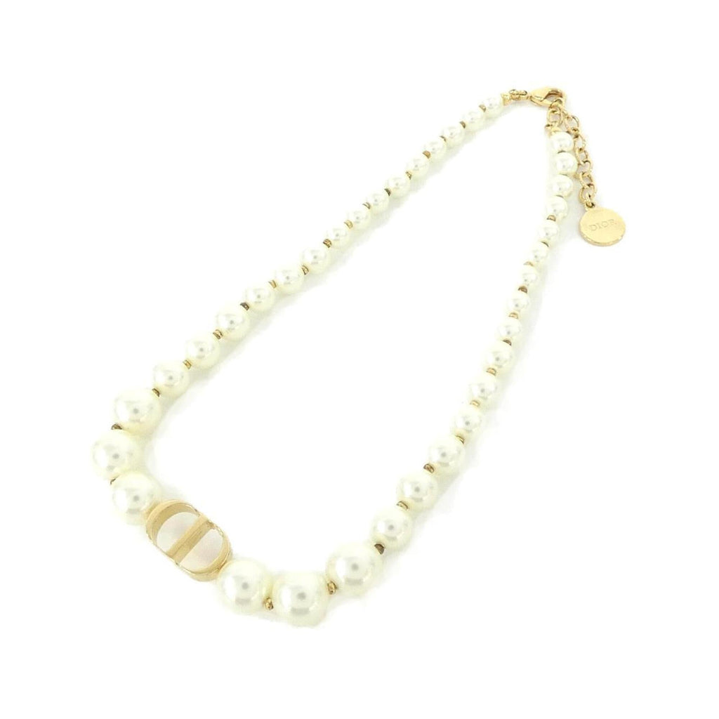 30 Montaigne Pendant Necklace Gold White