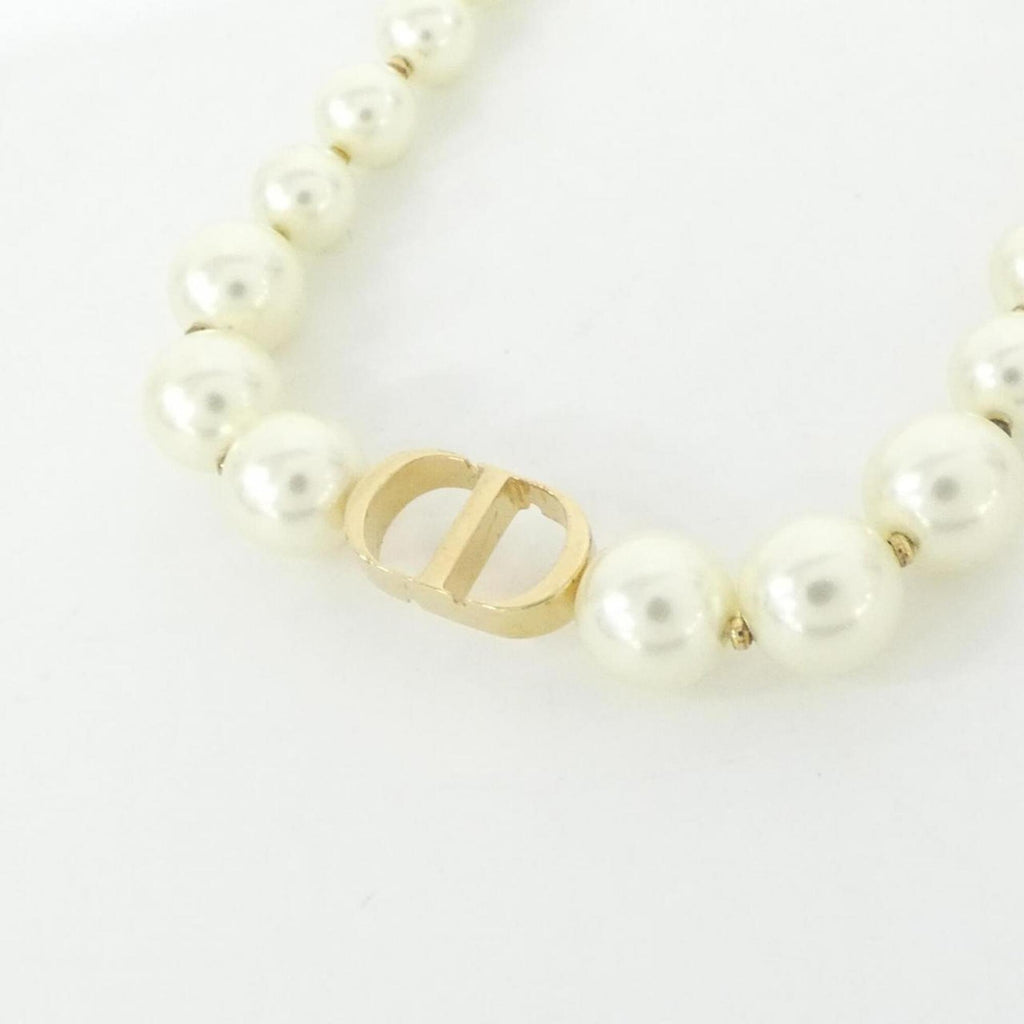 30 Montaigne Pendant Necklace Gold White