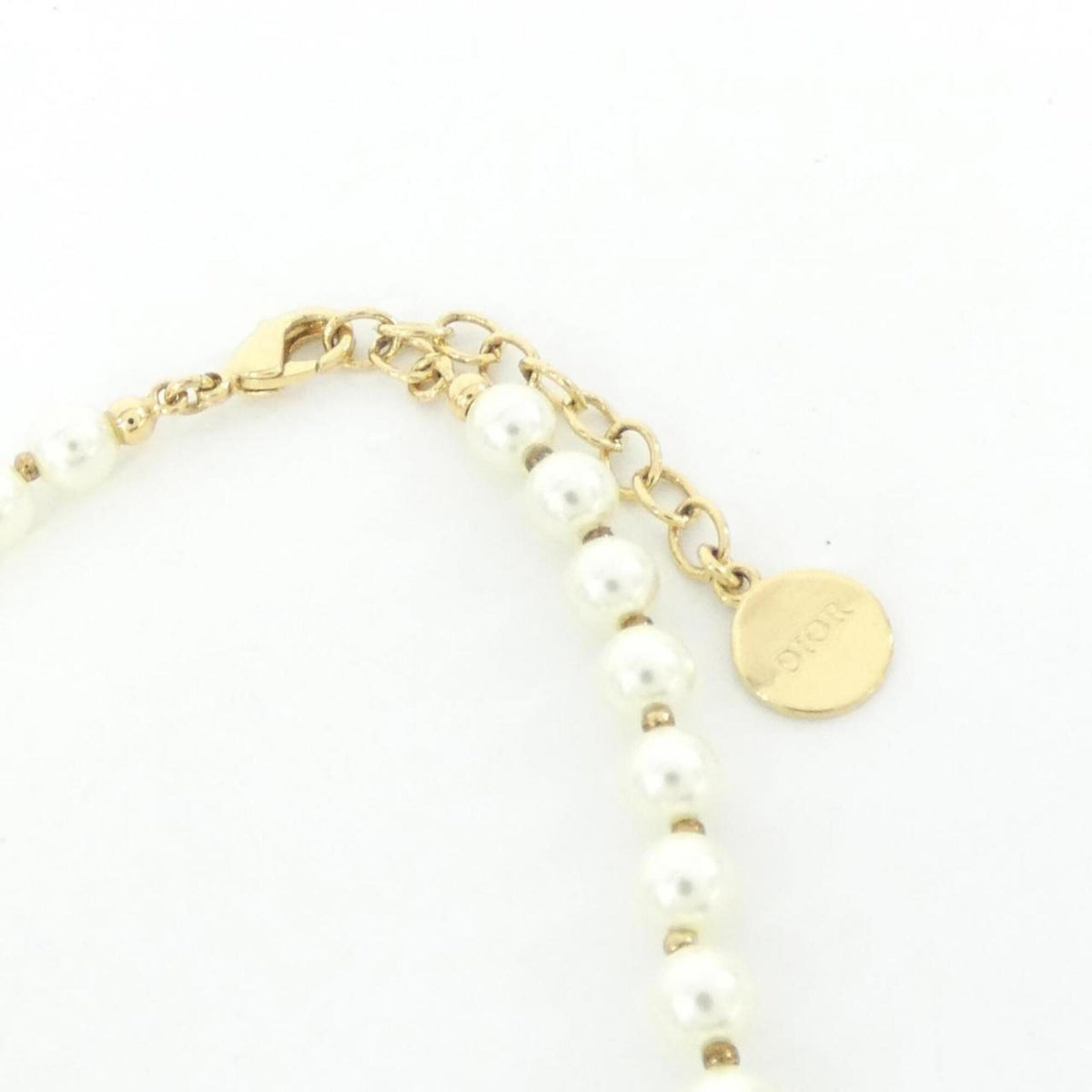 30 Montaigne Pendant Necklace Gold White