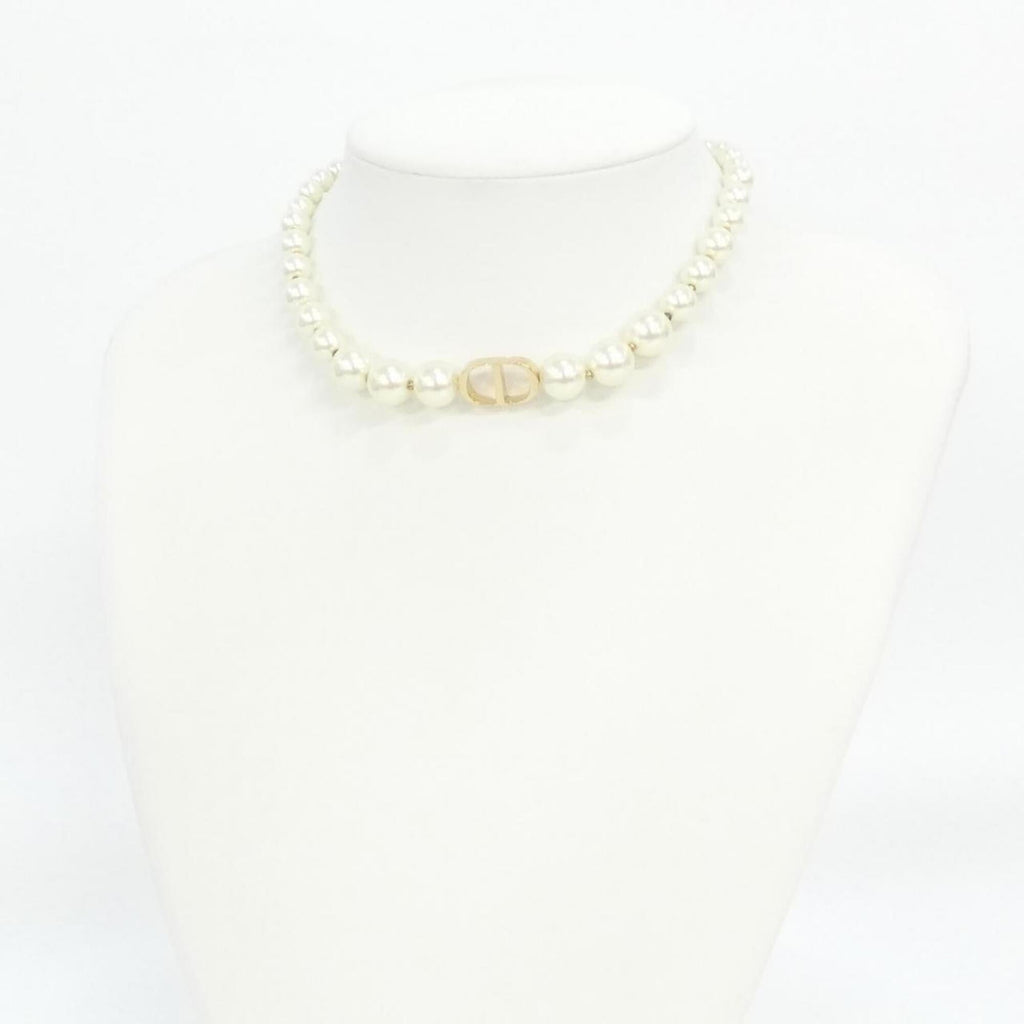 30 Montaigne Pendant Necklace Gold White