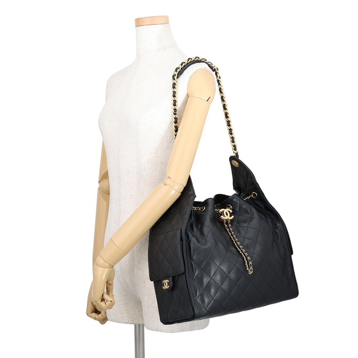 25 Hobo Bag Quilted Caviar Medium