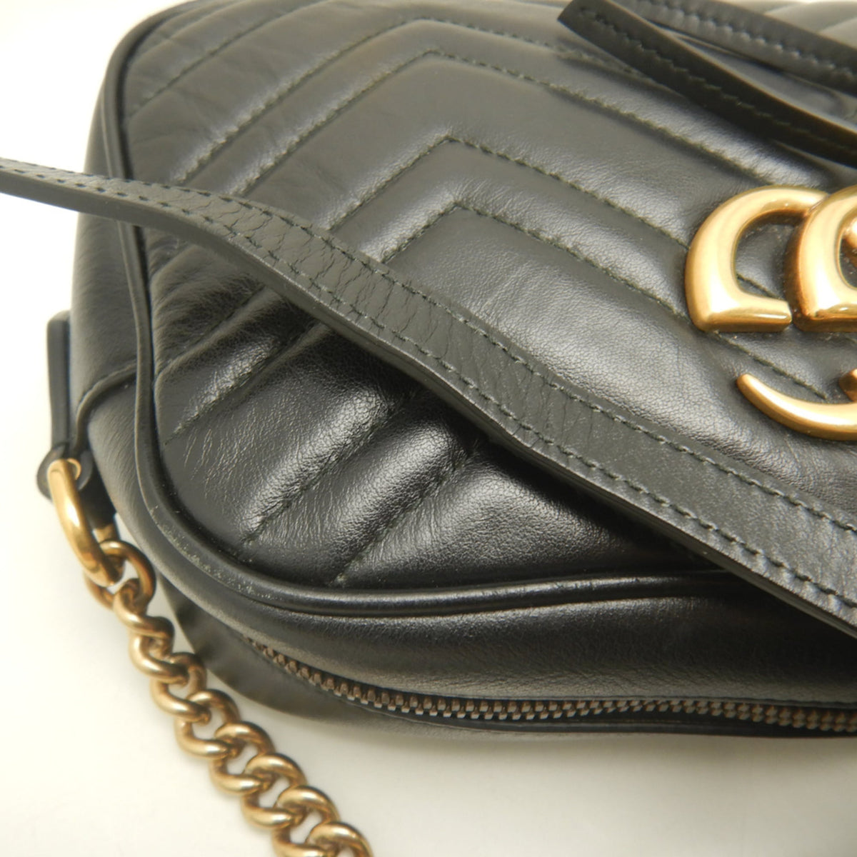 GG Marmont Shoulder Bag Matelasse Leather Small