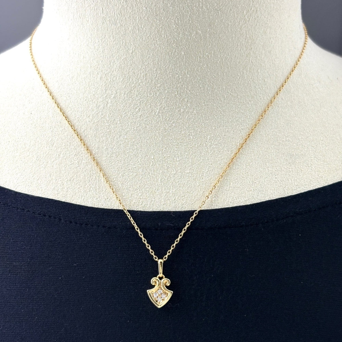 Pendant Necklace 18K Yellow Gold with Small Diamonds