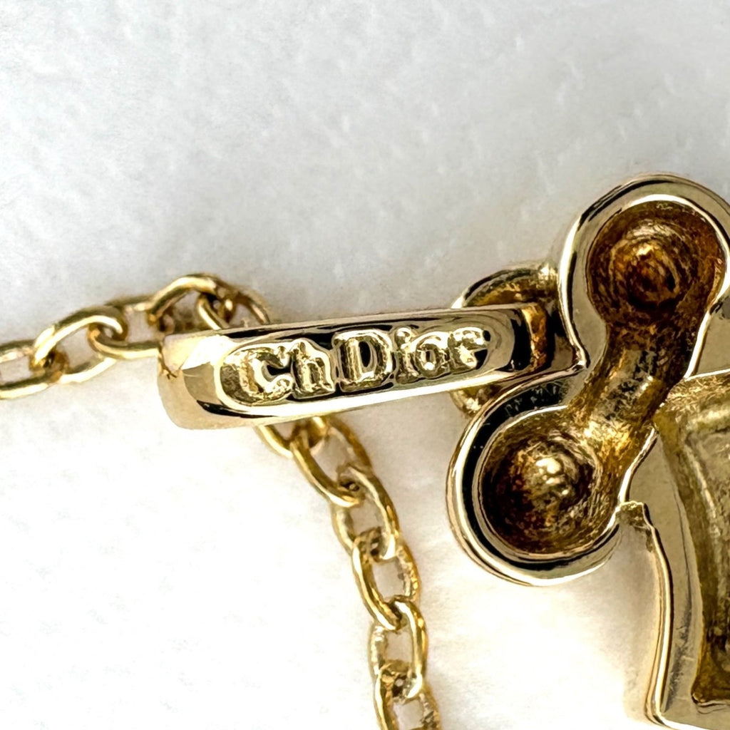Pendant Necklace 18K Yellow Gold with Small Diamonds
