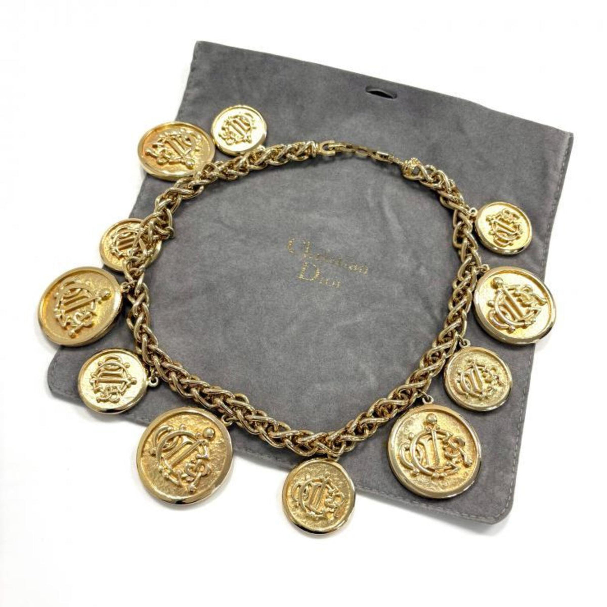 Medallion Pendant Necklace Gold
