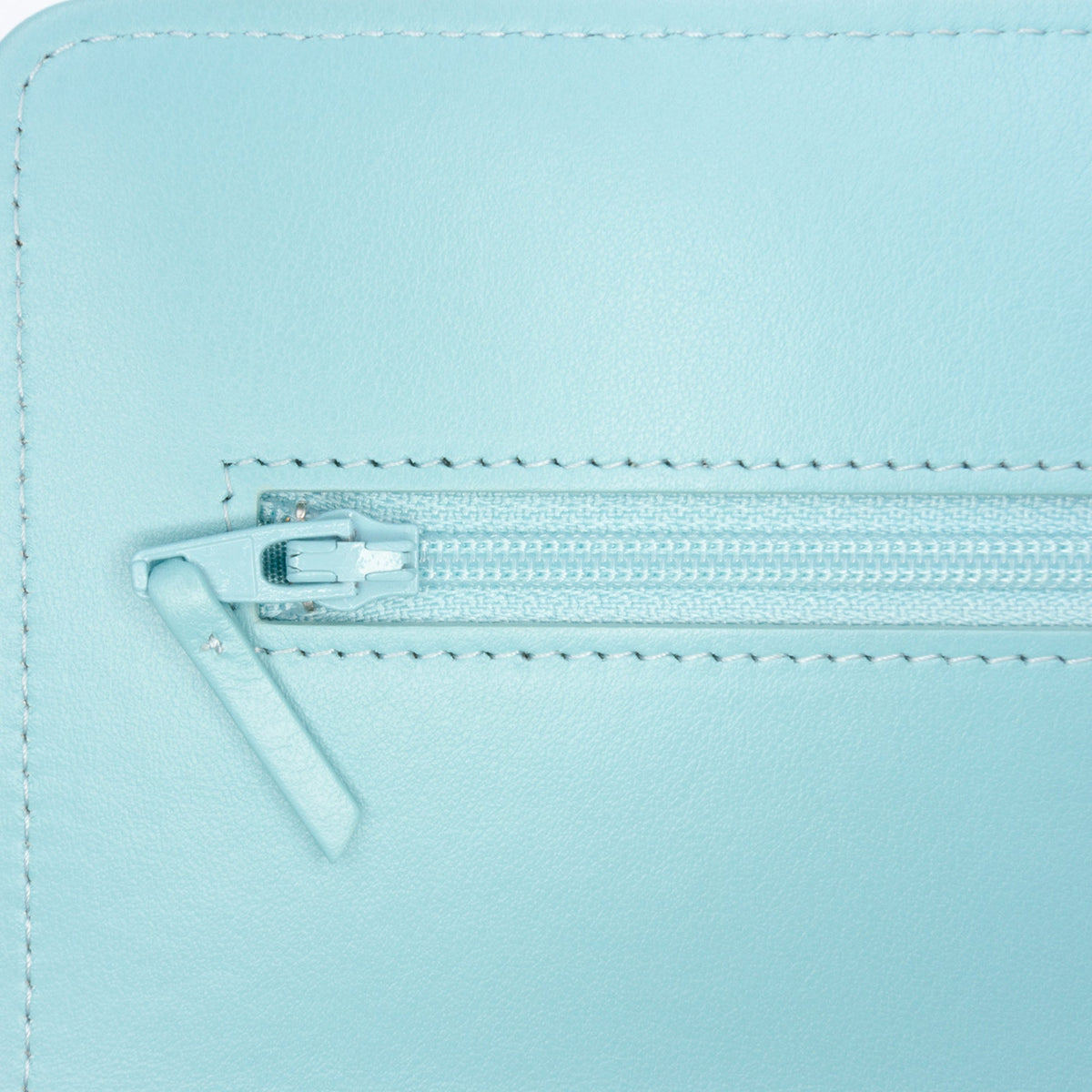 19 Wallet on Chain Quilted Denim